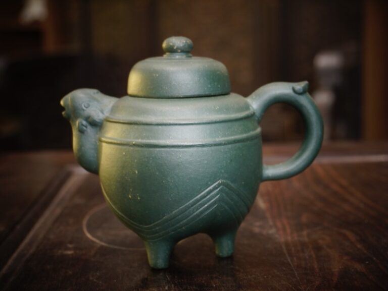 Ấm Tử Sa Tam Túc – Lục Nê – 180ml