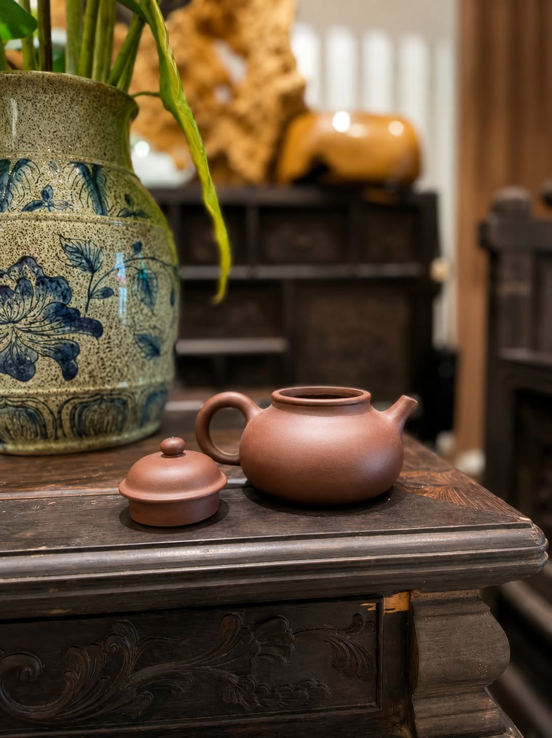 Ấm tử sa dáng Dung Thiên minh họa tại Họa Trà Viên